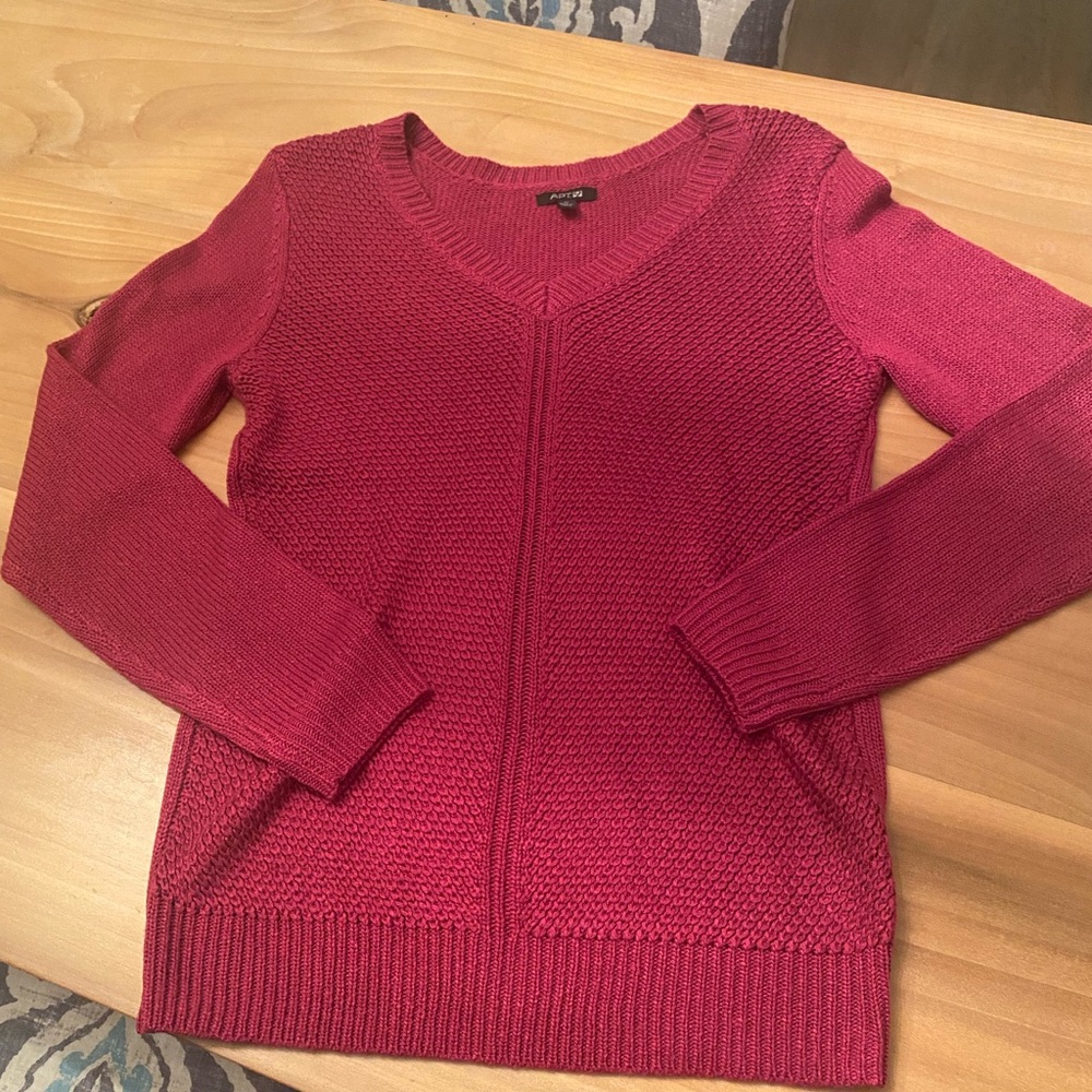 Berry size medium apartment nine sweater